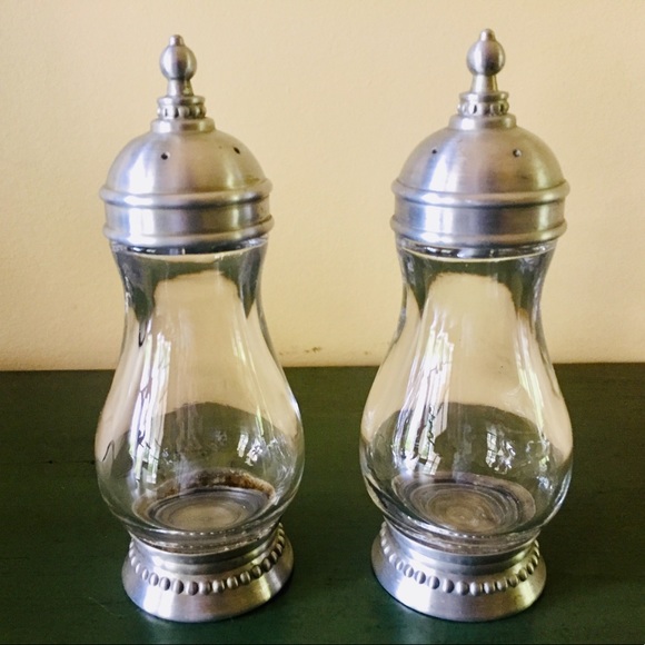 Southern Living At Home Other - SLAH Astoria Collection Salt and Pepper Set EUC